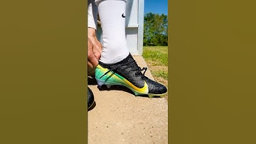 ASMR 🔊 unboxing Vini Jr.’s new SICK Vapor 16