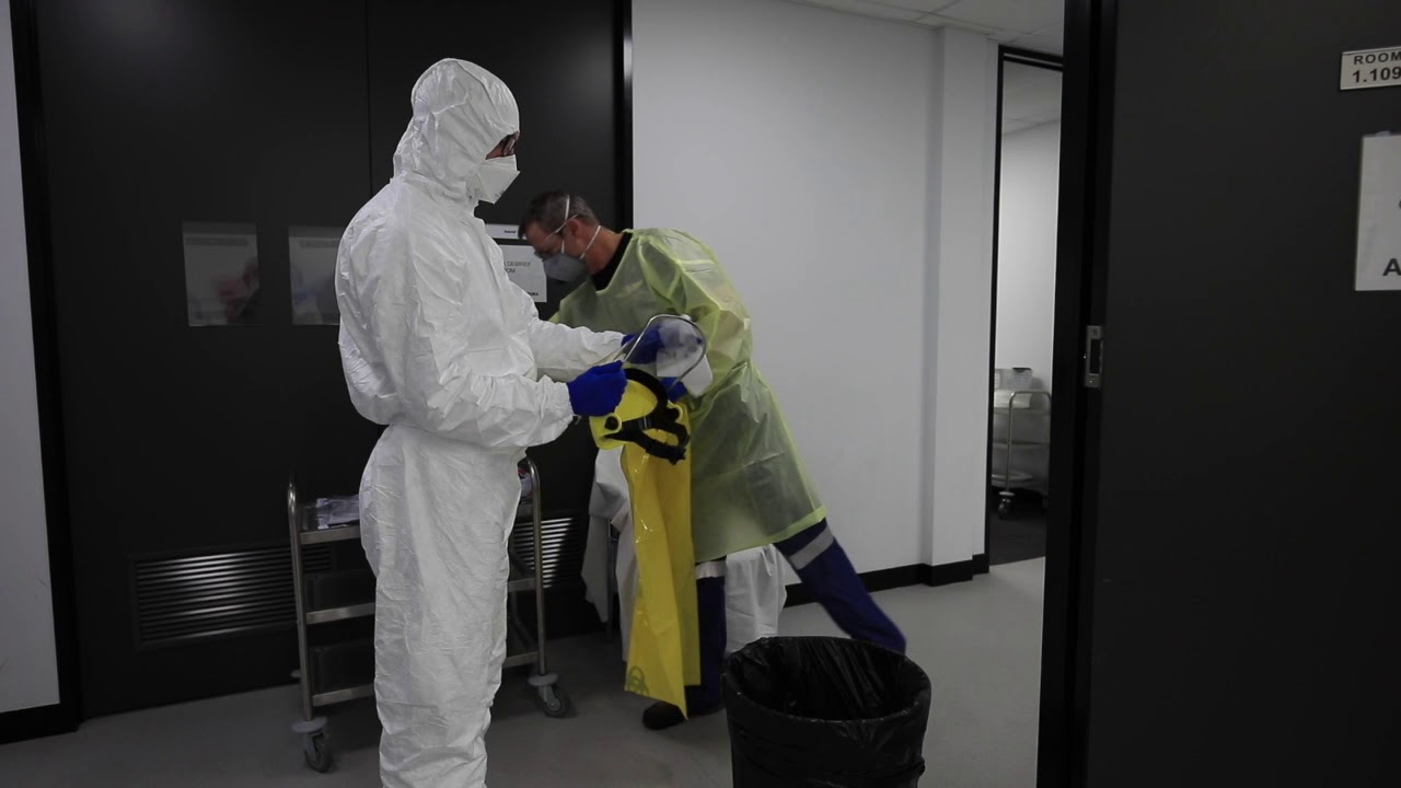 SydneyHEMS COVID-19 Intubation PPE Donning and Doffing - YouTube