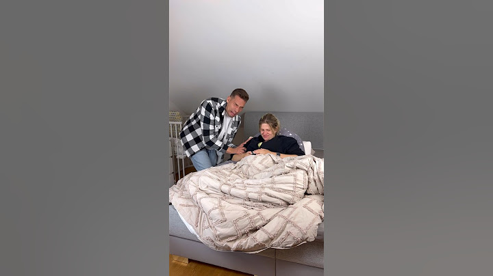 Väter bei der Geburt 😂 #jennyandmarco #thewickfamily #couplecomedy #shorts