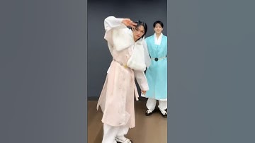 이쁘장하게 생긴애가 갑자기 발차기 하는데 겁나 멋있다🐥felix