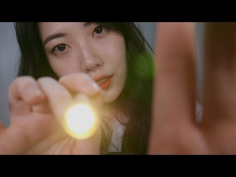 ASMR시각적트리거모음 / Visual triggers and whispering (핸드무브먼트,가위,펜라이트,솜털귀이개,브러쉬)