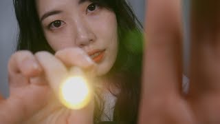 ASMR시각적트리거모음 / Visual triggers and whispering (핸드무브먼트,가위,펜라이트,솜털귀이개,브러쉬)