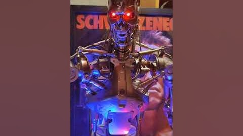 The Terminator, Hachette Build The T-800 endoskeleton 1/2 scale model kit/figure