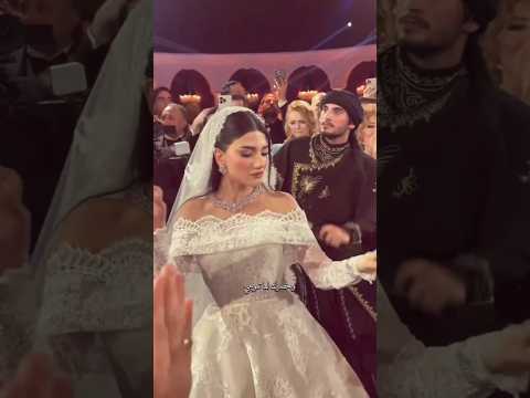وبخصرك لما تموجي