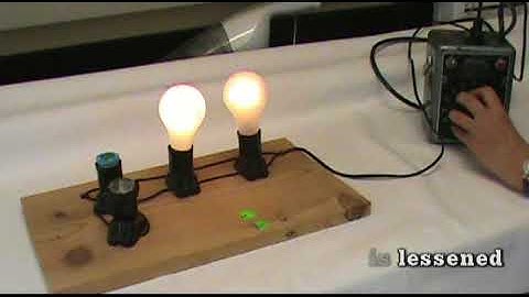 PHY 102 - Ch 18 Demo - Series and Parallel Circuits (large Bulbs)