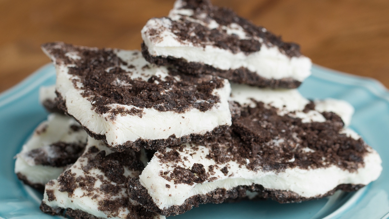 Cookies & Cream Yogurt Bark | Tasty