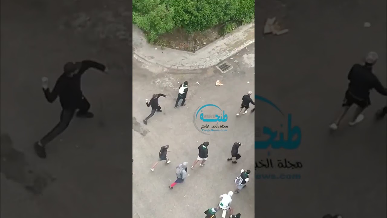 فوضى بالمجمع الحسني.. خسائر مادية بالسيارات ومصابين إثر هجوم من الجماهير المحسوبين على فريق الرجاء