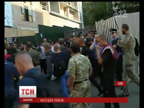 Акція активістів під головним офісом телеканалу Інтер наразі минає спокійно