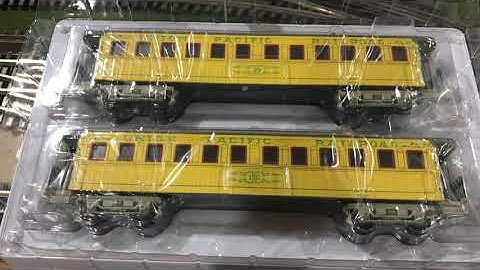 Lionel Trains Unboxing: Union Pacific Pasenger Cars