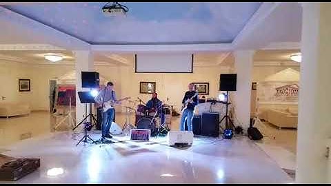 Sanway VR10 with Live Band Performance