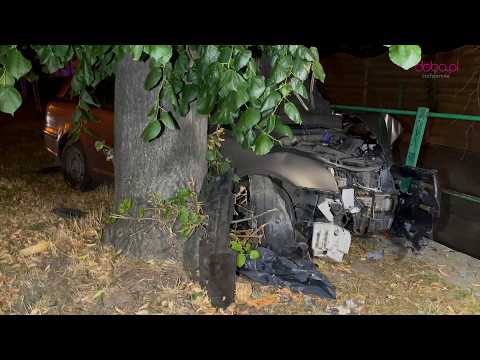 Toyota crashed into a tree and creek barriers in Bielawa