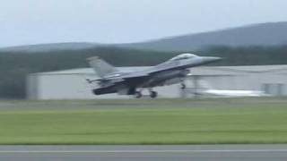 Westfield Intl. Airshow 2006 - F-16 & A-10 landing