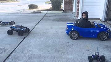 Traxxas X-MAXX vs Viper Power Wheel tug-of-war