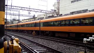 引退間近❗近鉄京都線、新田辺駅を通過する、特急12200系スナックカー❗