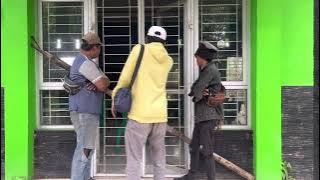 WAHABI KING PIG STEALS A VILLAGE'S MONEY