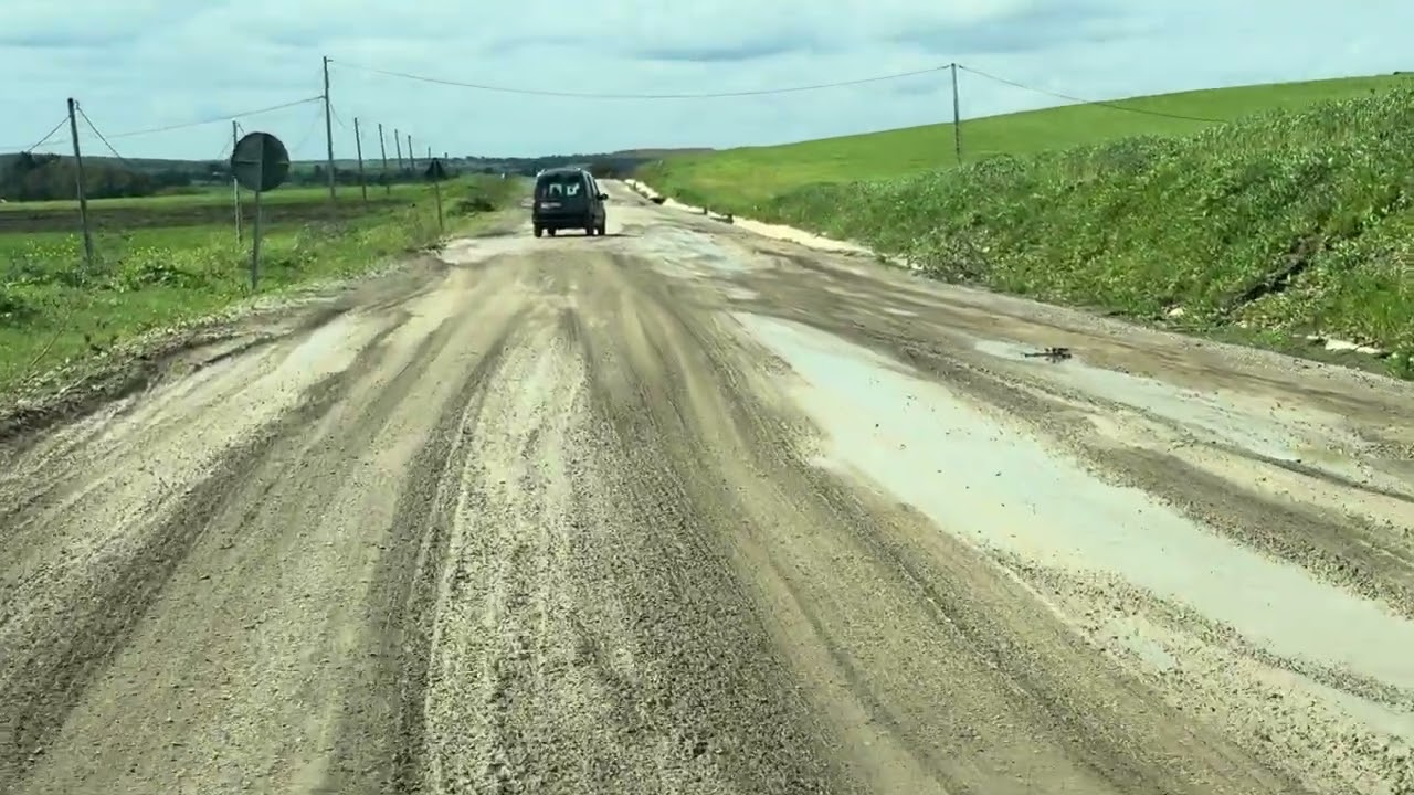 شوفو الطريق الرابطة بين جماعة سيدي عزوز وعين الدفالي .