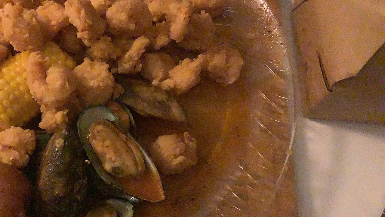 Зелёные мидии, морепродукты, вареные и жареные креветки