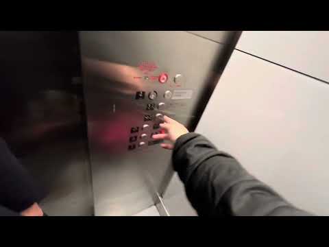 (2x) 2006 S:ler Innovation Illusion rp. hydr. elev. (EV-22-23 & EV-22-24) @ T8, JFK Int. A., NYC, US
