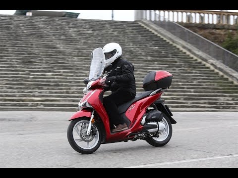 Wideo: Honda Scoopy SH125i 2013, test (wycena, galeria i karta techniczna)