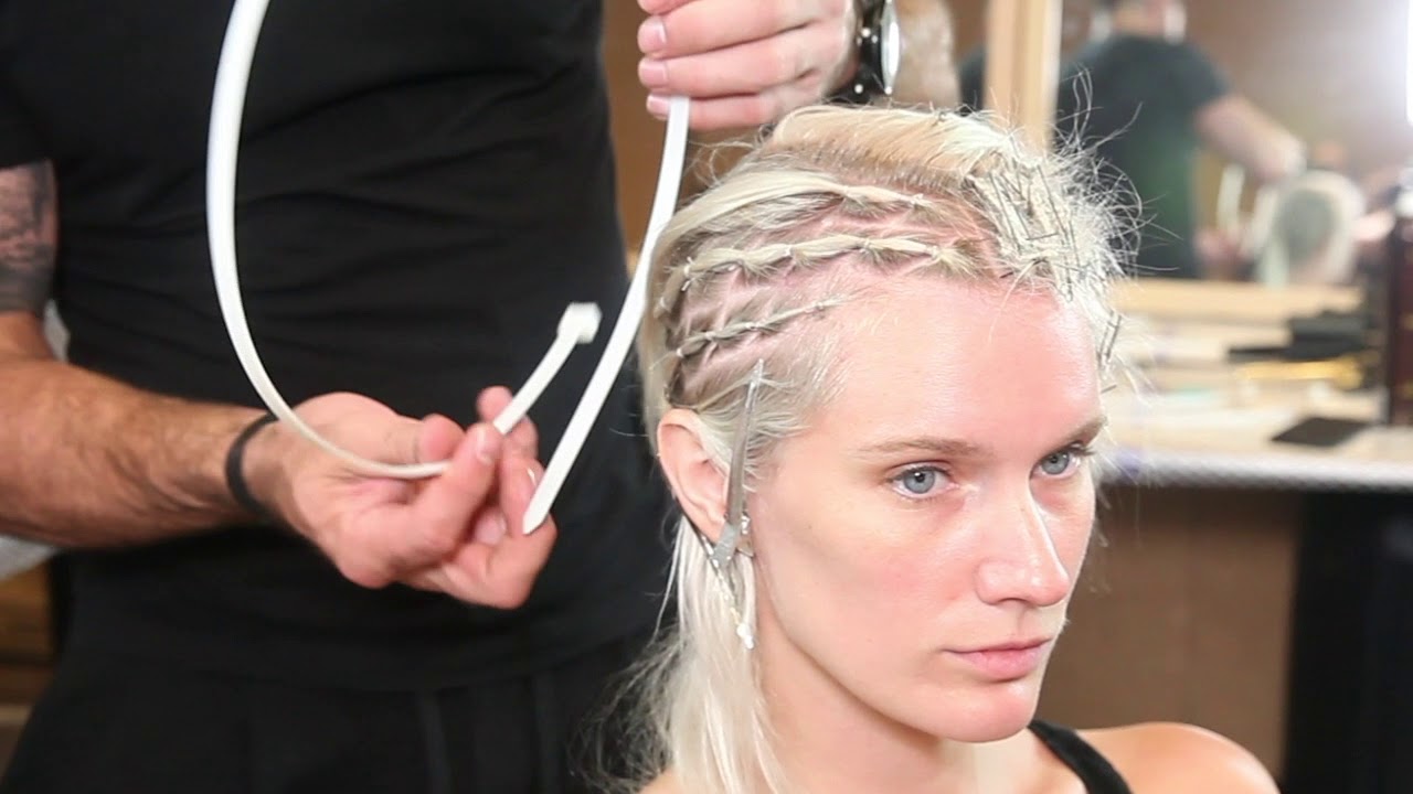 Ammon Carver Demos Styling Techniques for NAHA