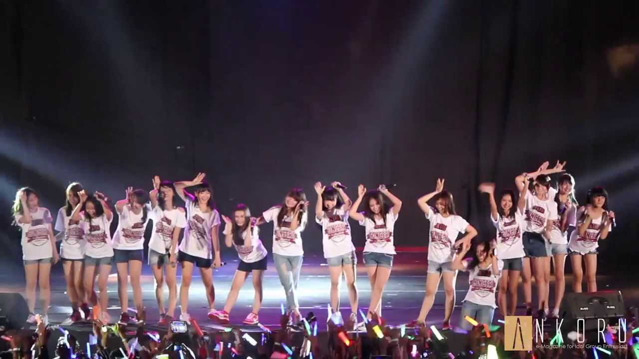 JKT48 - Kelinci Pertama Live di Sportorium UMY