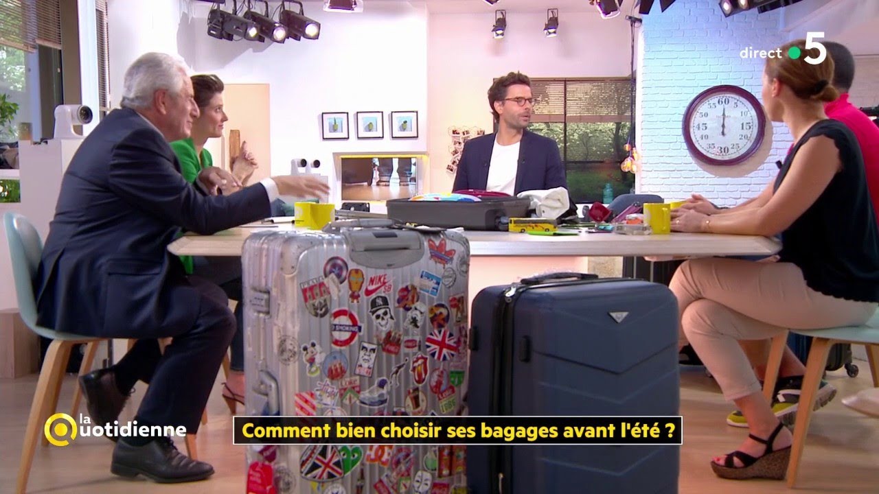 Une housse pour protéger une valise lors d'un voyage en avion : 80 cm d'un  tissu solide, trois coutures, trois trous et d…