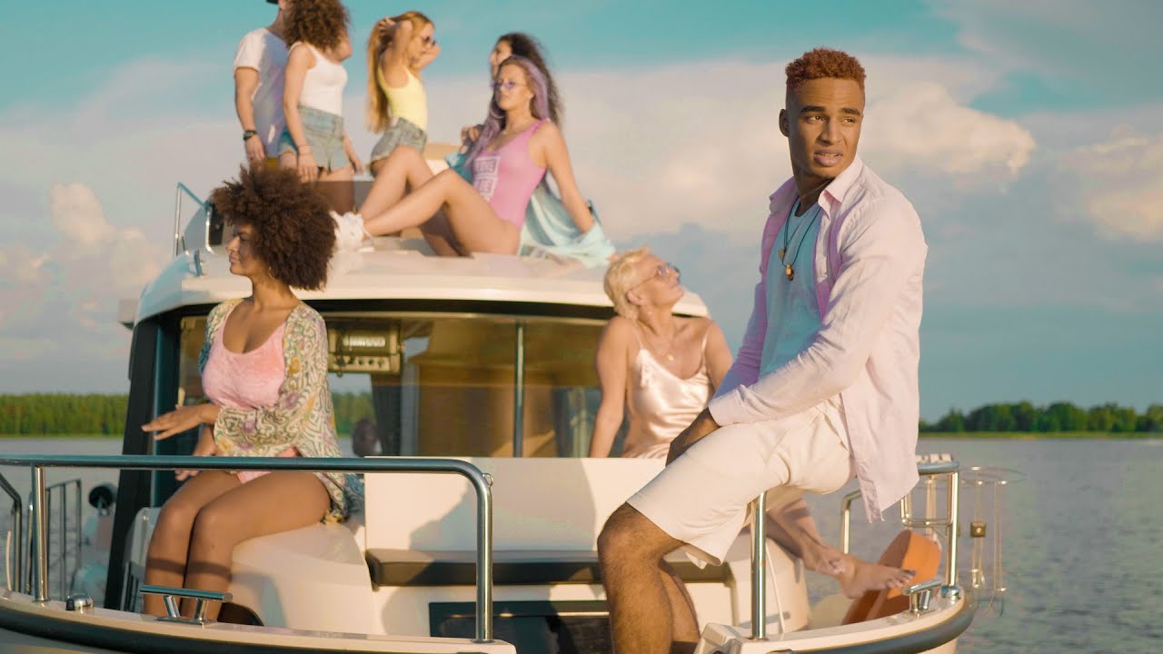 QoQos - Pikkolo ft. Inga Marukyan (prod. dose) [Official Music Video]