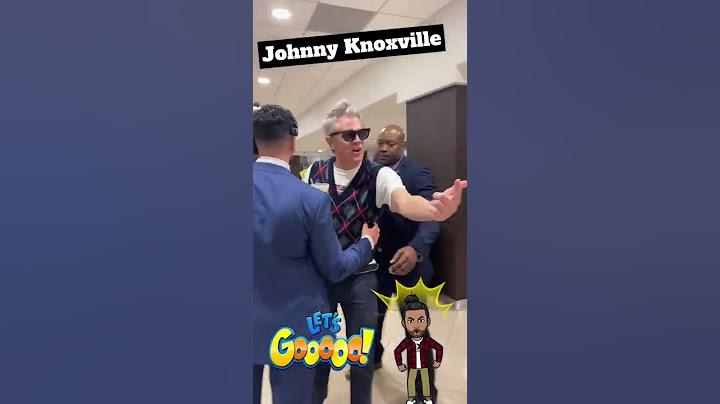 Johnny Knoxville and fan go at it!!￼#johnnyknoxville #wrestlemania38
