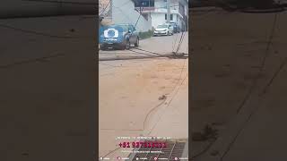 POSTE CAÍDO Y CABLES ROTOS GENERAN ALTO RIESGO DE ELECTROCUCIÓN TRAS IMPACTO DE CAMIÓN