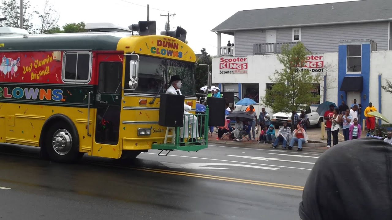 The Dunn Clowns at The 68th NC Azalea Festival Parade - YouTube