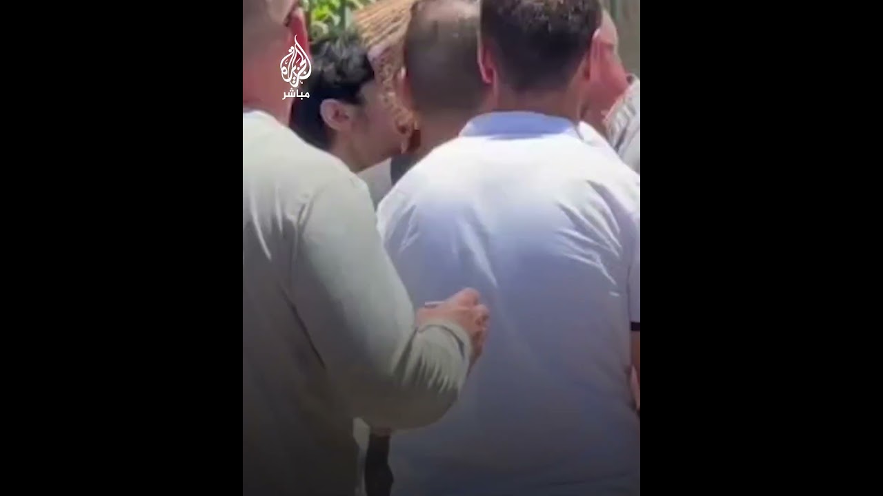 قوات الاحتلال تعـتـــدي بوحشـية على شاب فلسطيني عند باب الأسباط بالمسجد الأقصى المبارك