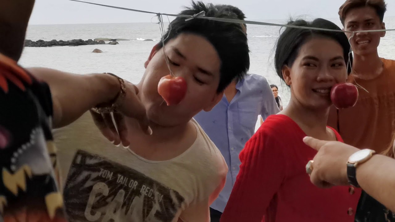 Apple Eating Contest at Poy Yeay Mao's beach, Sihanuk Ville (2019) YouTube