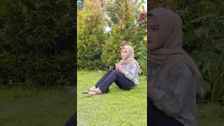 Neng Auliaa, A Girl From Cianjur Village, Is Relaxing At Abah Jajangs House Which Has Gone Viral.