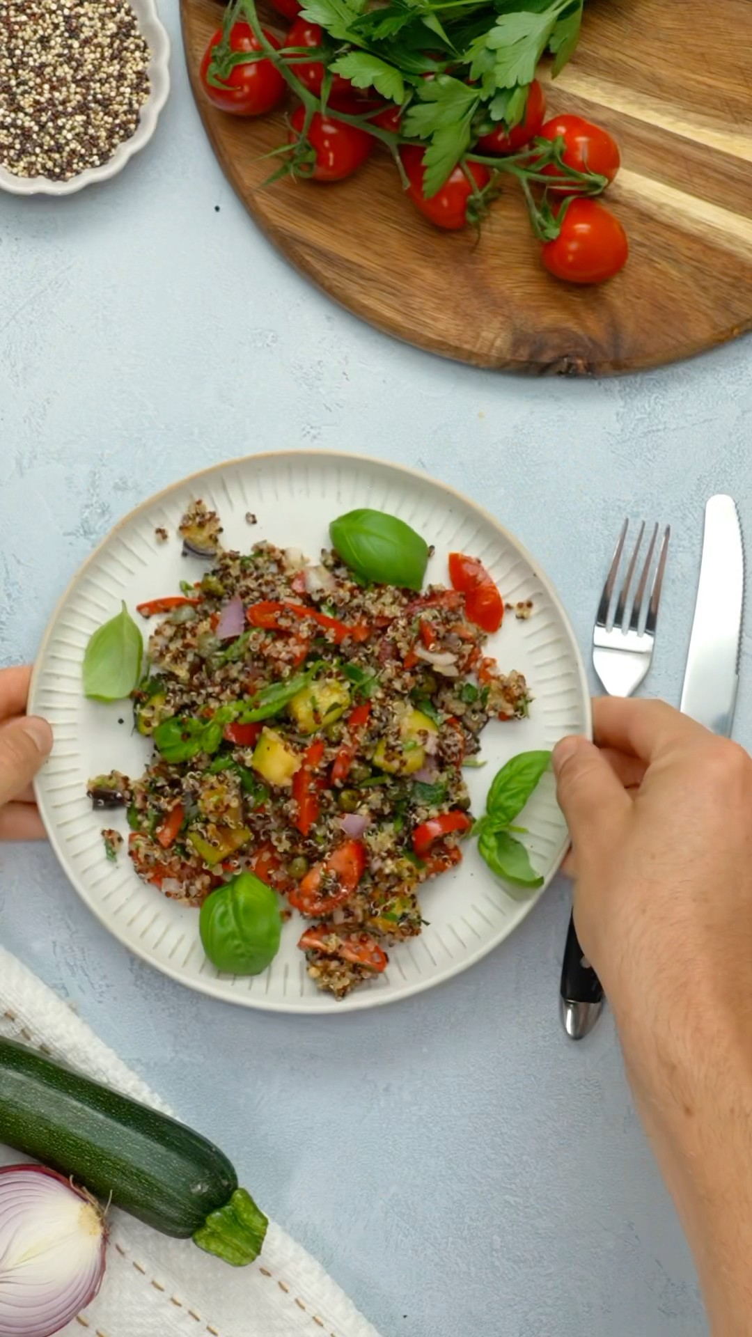Mediterraner Quinoasalat 🍅🥗 #EinfachTasty#Quinoasalat#MediterraneKüche# ... Mediterraner Quinoasalat 🍅🥗 #EinfachTasty#Quinoasalat#MediterraneKüche# ...
