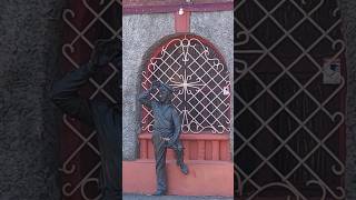 56. Шура Балаганов возле столетней водонапорной башни в Бобруйске. Памятник архитектуры и ресторан