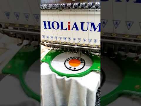 Broder un logo de sécurité sur polo avec machine automatisé