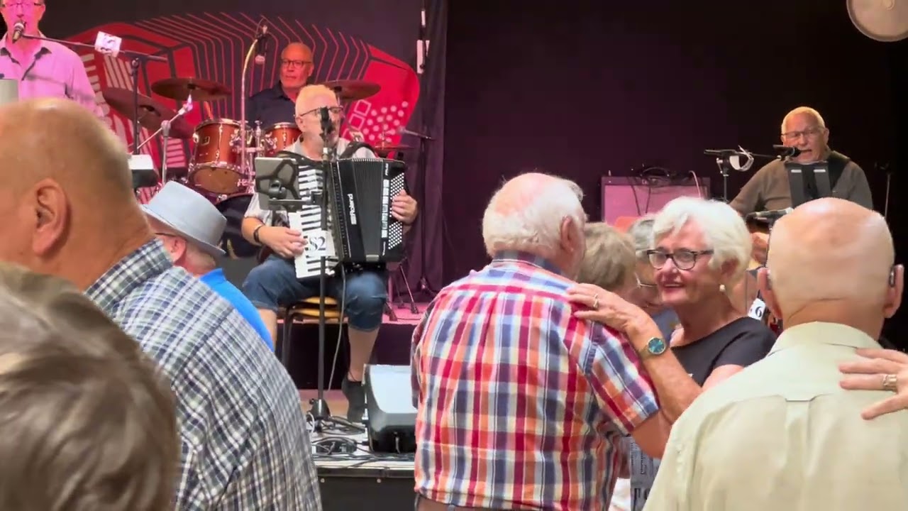 005 Kald det kærlighed med Vindstyrke 15.