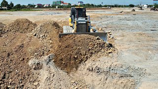 Download Lagu SHANTUI DH17 C3 Bulldozer Push Soil Fill Deep Pit With Heavy Dump truck pouring soils MP3
