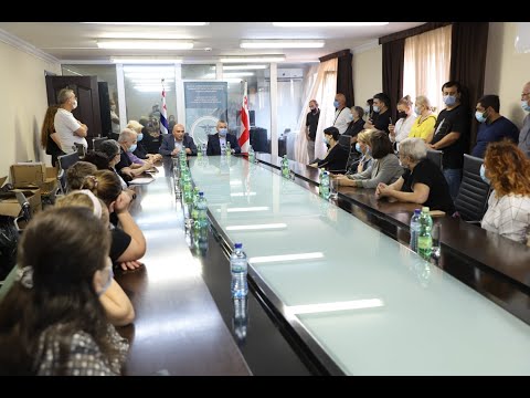 ბესარიონ სიმონიშვილი ბათუმში დევნილ ოჯახებს შეხვდა