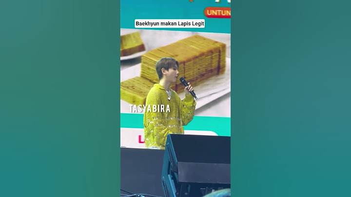 baekhyun Makan Kueh tradisional Indonesia JKT @Allobankfestifal # #chanyeol #baekhyun #exo #sehun