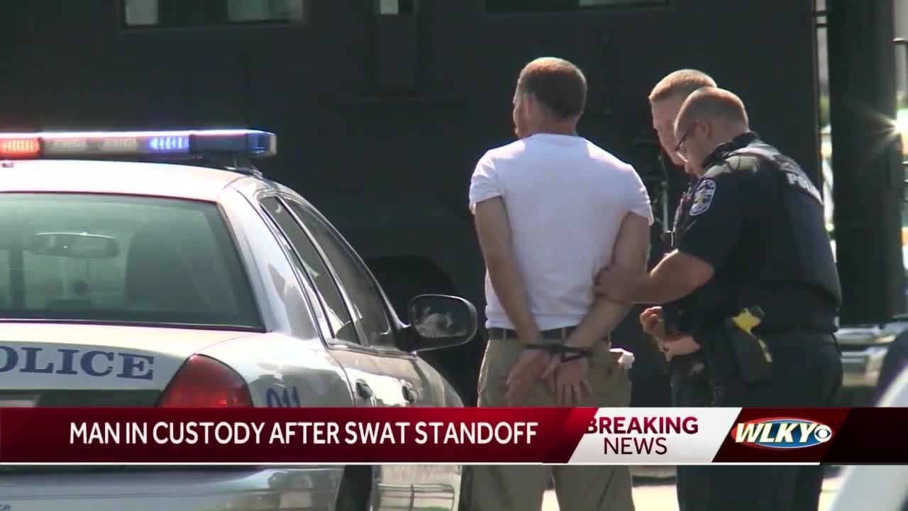 Man in custody after SWAT situation in Portland neighborhood - YouTube