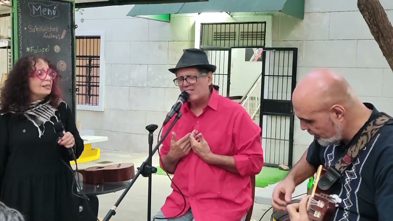 Darvin Romero Montiel - A los pies de Manuela