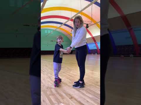 Video: How Old Can A Child Be On Rollers