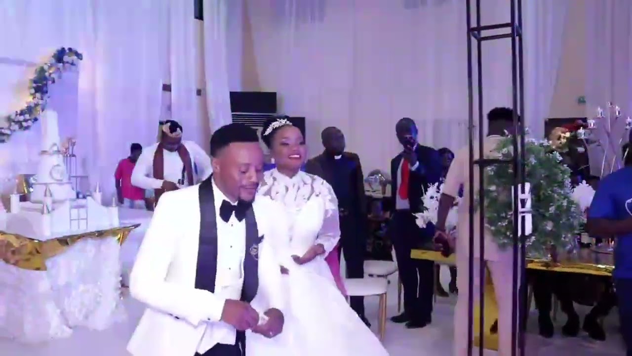 MAMA ELIZABETH TEKEH DO WONDERS FOR OUR WEDDING.  COME n hear ooh.