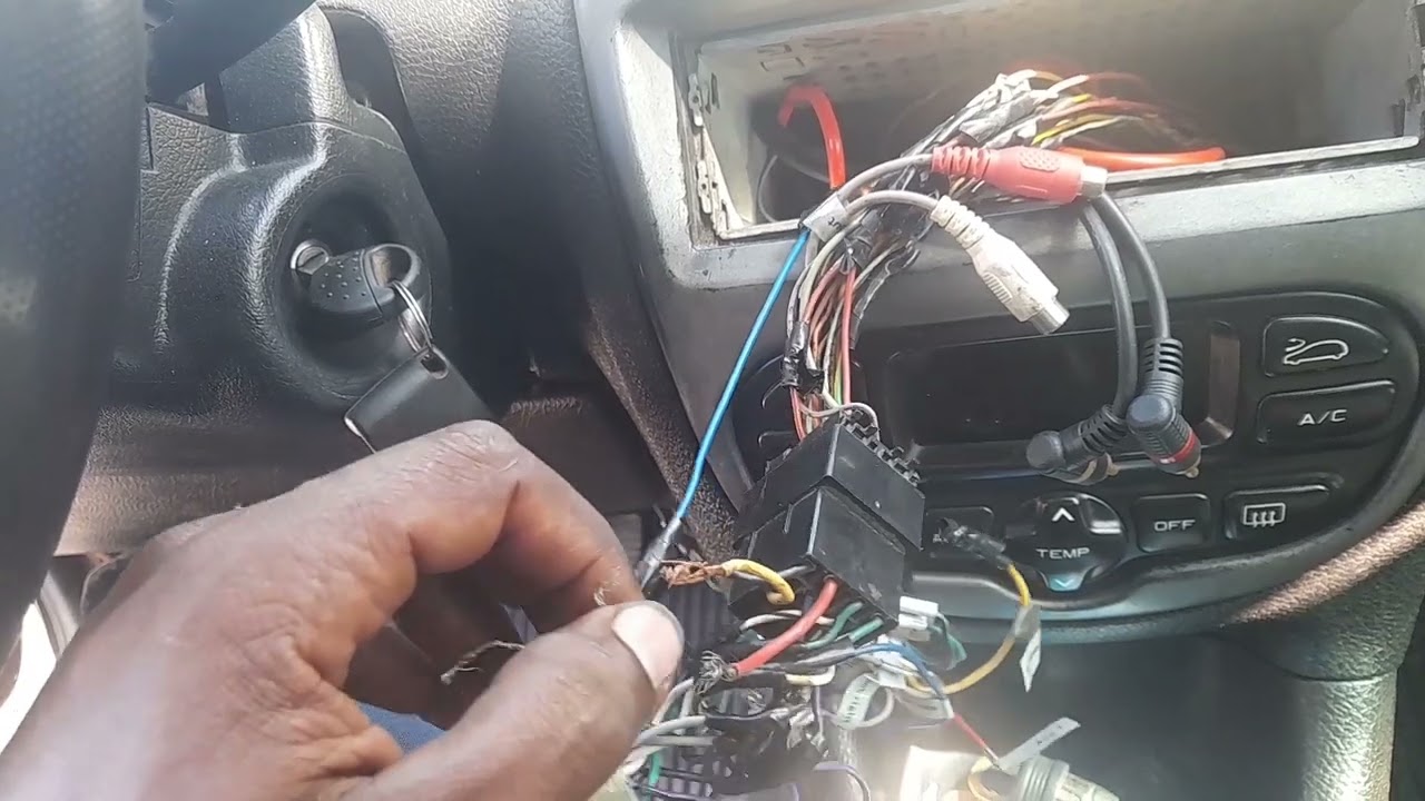 Painel de Instrumentos ascendendo mesmo com a chave desligada PEUGEOT 206