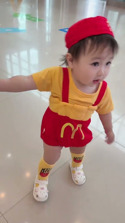 Cute baby. #eatcutegrowingup #mygirl #mostbeautifulchild #cutebabydance #cutebabyoutfit