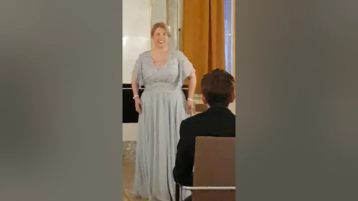 Isa Regina Siebert Opera Singer