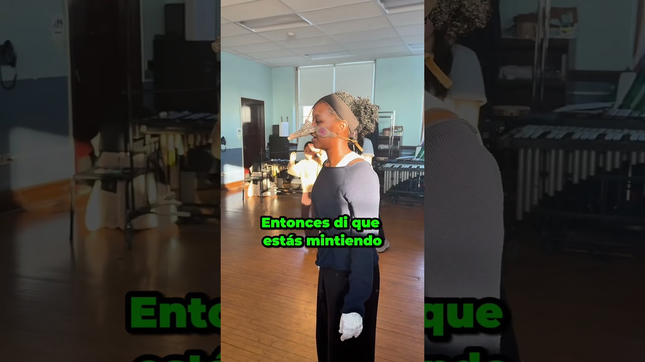 Llevar una máscara de Pinocho mientras se miente sale mal #challenge #theatre #mask