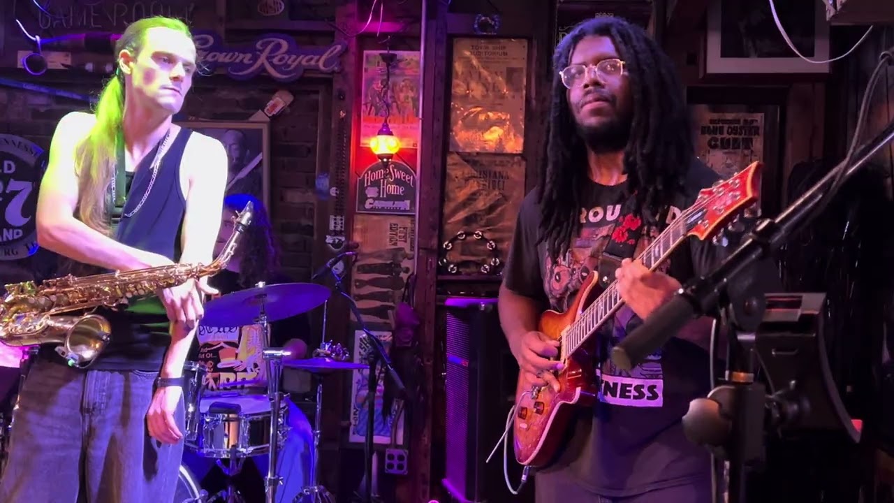 Guarda Cosmic Collective-Smokey Joe’s-Nov 25, 2025 su YouTube Guarda Cosmic Collective-Smokey Joe’s-Nov 25, 2025 su YouTube