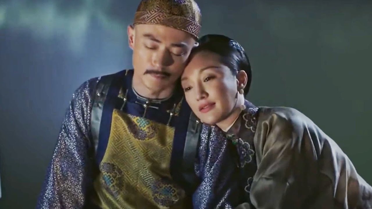 Император вывел Жуйи из дворца поиграть, и они оба были очень нежны и ласковы.